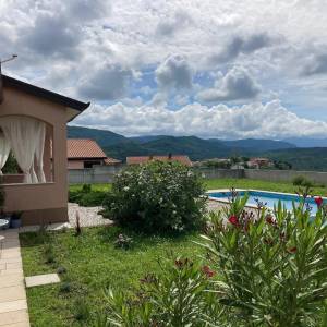 Izuzetna prilika! Roč, villa s bazenom, 180m2, 1000m2 okučnice