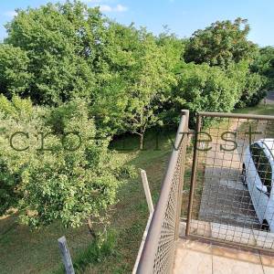 Jedinstvena prilika na čestici površine 699 m2, dvojni objekt, garaže