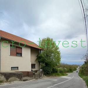 Jedinstvena prilika na čestici površine 699 m2, dvojni objekt, garaže