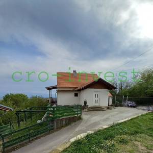 Jedinstvena prilika na čestici površine 699 m2, dvojni objekt, garaže