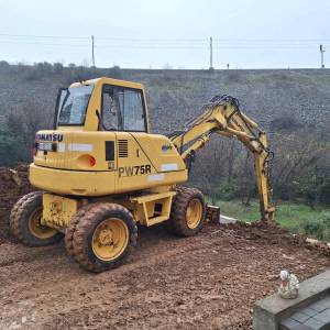 KOMATSU PW 75 R na kotače