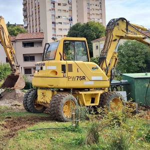 KOMATSU PW 75 R na kotače
