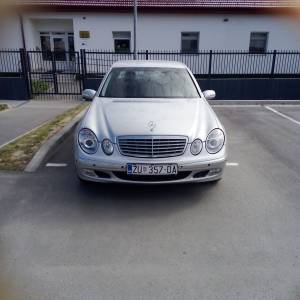 Mercedes 220 E, Elegance