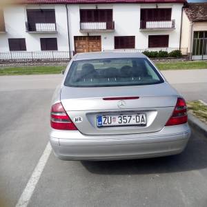 Mercedes 220 E, Elegance