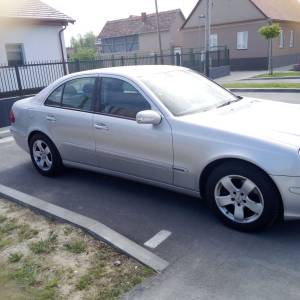 Mercedes 220 E, Elegance