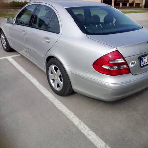 Mercedes 220 E, Elegance