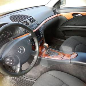 Mercedes 220 E, Elegance
