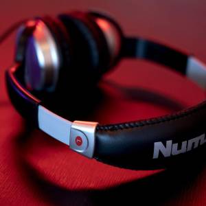 Numark II DJ Mixer sa Numark 125 DJ slušalicama