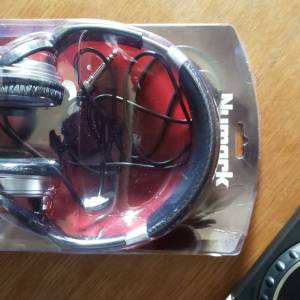 Numark II DJ Mixer sa Numark 125 DJ slušalicama