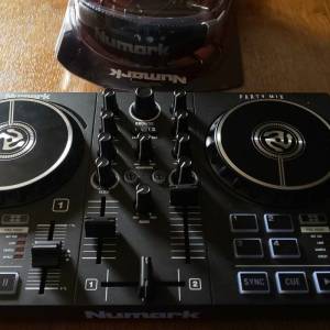 Numark II DJ Mixer sa Numark 125 DJ slušalicama