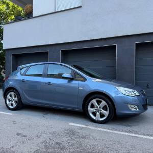 OPEL ASTRA /67tkm/prvi vlasnik/HR auto/dvozonska klima/odličan/
