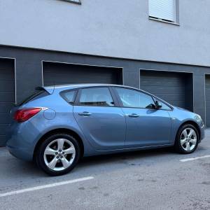 OPEL ASTRA /67tkm/prvi vlasnik/HR auto/dvozonska klima/odličan/