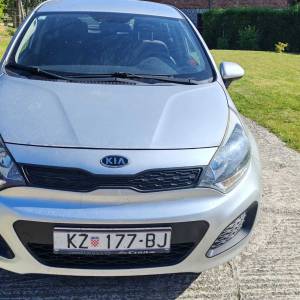 PRODAJE SE KIA RIO 2012 GODINA
