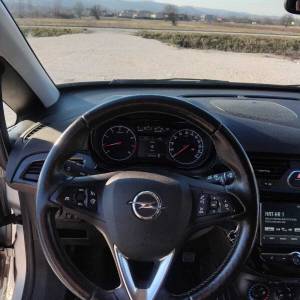 Prodaje se opel corsa 1.4 2018g.sa prijeđeni 110,200 km,uredno servisi