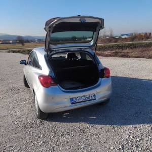 Prodaje se opel corsa 1.4 2018g.sa prijeđeni 110,200 km,uredno servisi