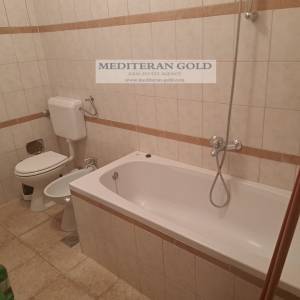 Split, Kamen, trosoban stan u privatnoj kući