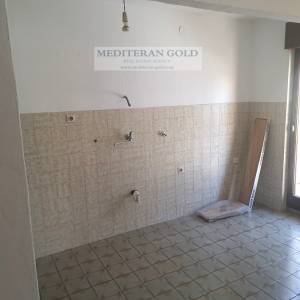 Split, Sućidar, prodaje trosoban stan za renoviranje
