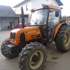 traktor Renault Pales 230