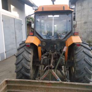 traktor Renault Pales 230