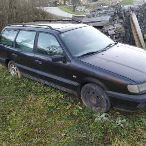 VW Passat 1.9 TDI, 66 kW, 1996. - crna, odjavljen, u voznom stanju