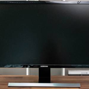Xeon E5-2680 v4 14/28, K2200 4GB GDDR5, 16gb DDR4, m.2 256gb