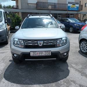 Dacia Duster 1.5 Dci , Navigacija,klima,parking senzori i kamera
