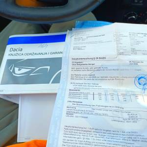 Dacia Duster 1.5 Dci , Navigacija,klima,parking senzori i kamera