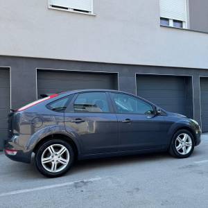 FORD FOCUS 1.6TDCI //137tkm//prvi vlasnik//dvozonska klima//odličan//