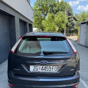 FORD FOCUS 1.6TDCI //137tkm//prvi vlasnik//dvozonska klima//odličan//
