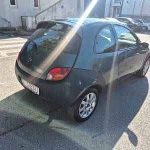 Ford Ka 1.3 i 44 kW bez hrđe 80000 km mala potrošnja