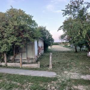 Građevinsko imanje 1.958 m² uz glavnu cestu – Općina Crnac