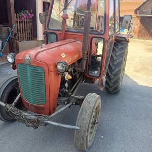 IMT 539 s kabinom