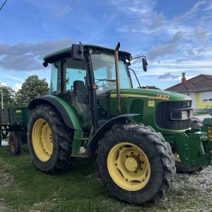 John Deere 5820
