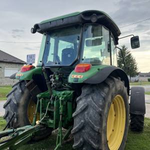 John Deere 5820