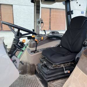 John Deere 5820