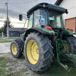 John Deere 5820