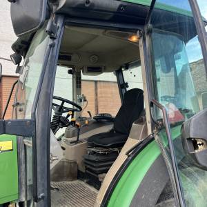 John Deere 5820