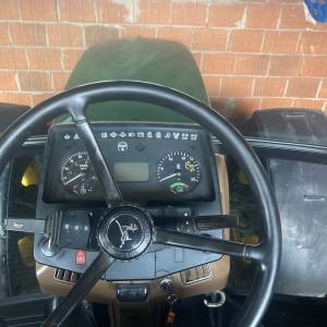 John Deere 6900