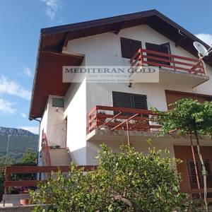Kaštel Stari, prodaje se samostojeća kuća sa okućnicom