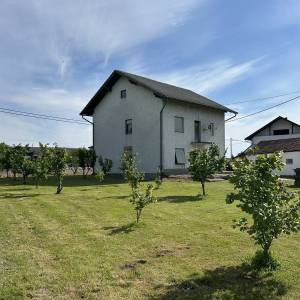 Kuća (prizemlje+kat+potkrovlje), 238 m2