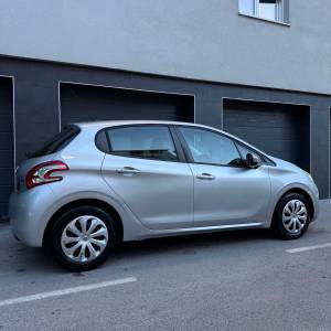 PEUGEOT 208 //181tkm//prvi vlasnik//HR auto//klima//odličan//