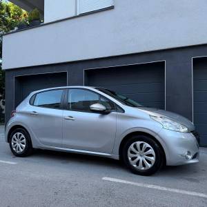 PEUGEOT 208 //181tkm//prvi vlasnik//HR auto//klima//odličan//