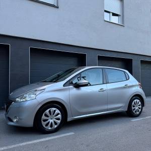 PEUGEOT 208 //181tkm//prvi vlasnik//HR auto//klima//odličan//