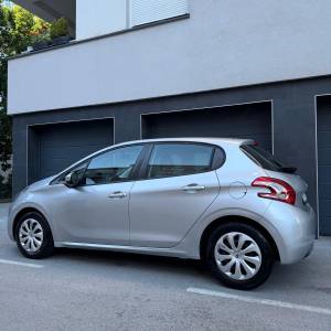 PEUGEOT 208 //181tkm//prvi vlasnik//HR auto//klima//odličan//
