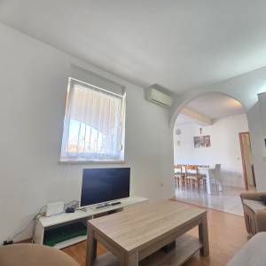 Pula - Monvidal, 4-sobni stan 128m2, terasa, 2. kat, otvoreni pogled