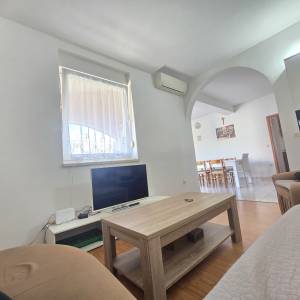 Pula - Monvidal, 4-sobni stan 128m2, terasa, 2. kat, otvoreni pogled