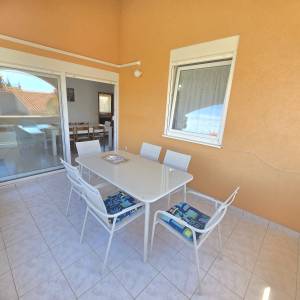 Pula - Monvidal, 4-sobni stan 128m2, terasa, 2. kat, otvoreni pogled