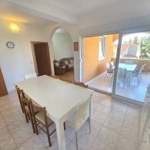 Pula - Monvidal, 4-sobni stan 128m2, terasa, 2. kat, otvoreni pogled
