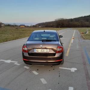 Škoda Octavia 2.0 TDI registriran do 08.11.2026.