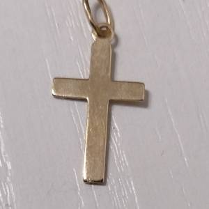 Zlatni privjesak križić 14 kt